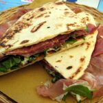 Piadina romagnola e salumi emiliani