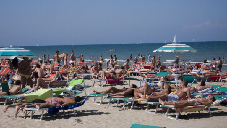 Turismo, in estate 4 milioni di italiani in viaggio.La le top ten delle destinazioni secondo Assoviaggi-CST