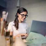 giovane al lavoro