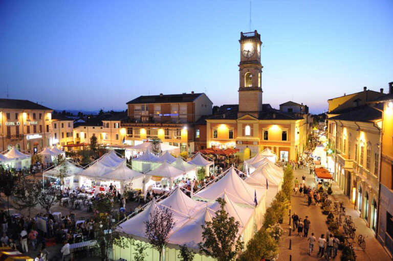 Forlimpopoli, il mercato ambulante del giovedì si trasferisce durante la Festa Artusiana