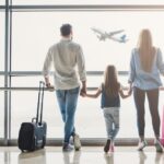 famiglia in aeroporto