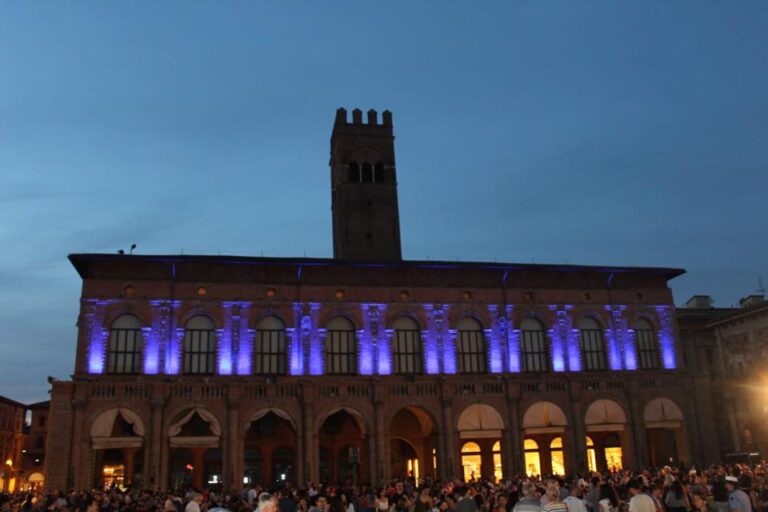 Bologna, domani sera Palazzo del Podestà si illuminerà con i colori della bandiera europea