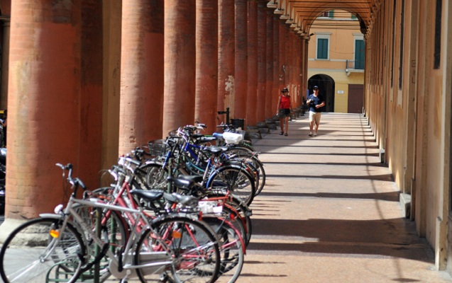 Bologna, al via sostituzione di 500 posti bici in centro storico