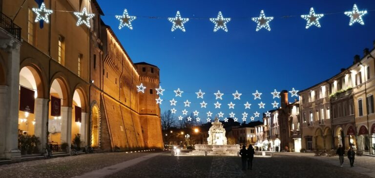 Cesena, Natale con luminarie in piazza Giovanni Paolo II e  Videomapping sulla facciata del Bonci
