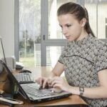 lavoratrice-al-pc
