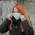 ragazza e mascherina