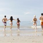 ragazzi in spiaggia