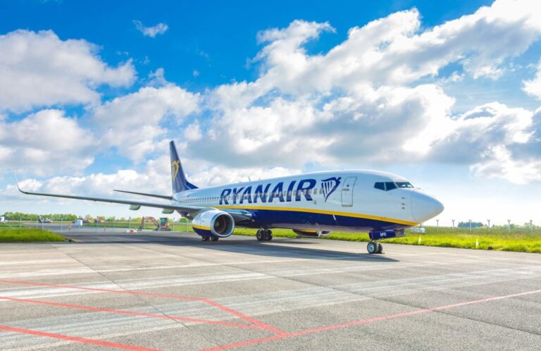 Voli, Ryanair anche in estate 2024 collegherà Forlì con Palermo