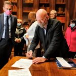 firma-presidente-bonaccini