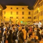 folla in centro