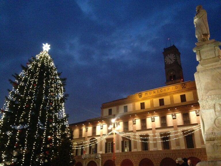 Capodanno a Forlì: ordinanze anti-botti e divieto di consumo in centro storico di bevande in vetro o lattina