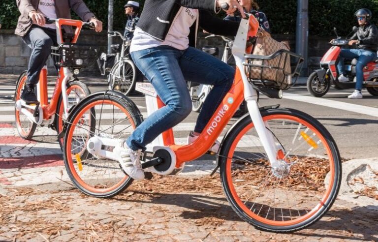 Bike sharing gratuito per gli abbonati al trasporto pubblico: a Bologna operativa la promozione