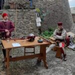 Accoglienza in costume al Campanone
