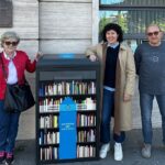 Foto assessora Serena zavalloni e bibliotecari Cristina Collini e Vincenzo Franciosi