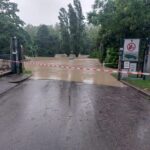 l’ingresso al parco urbano allagato