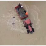 trattore e alluvione