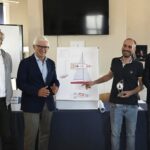 Consegna del premio al vincitore assoluto Riccardo Pozzali