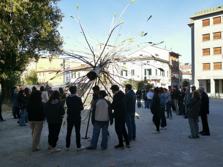 Forlì, prorogata al 30 gennaio 2024 la permanenza dell’Albero dei Tutti