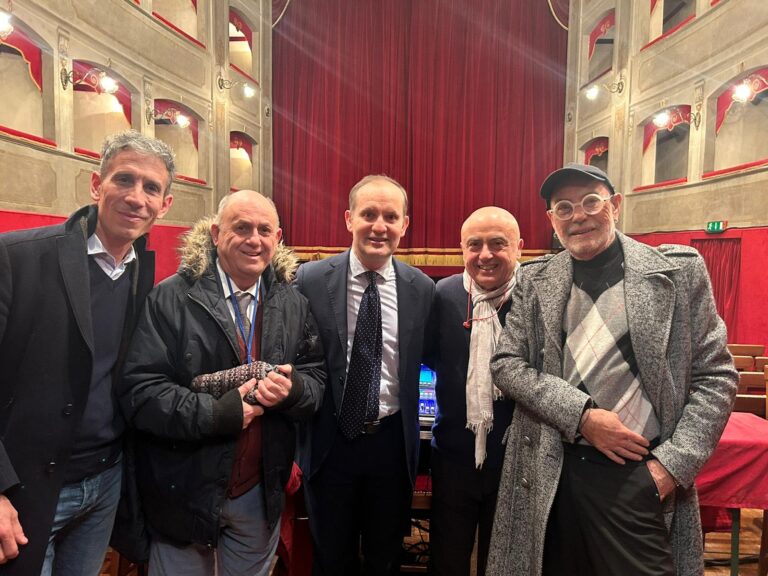 Meldola. Grande successo per la “prima” della stagione di prosa del Teatro Dragoni