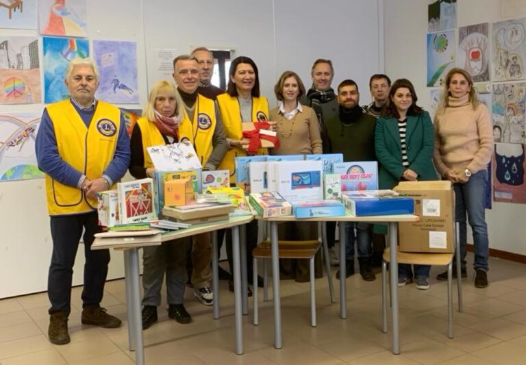 Il Lions Club Forlì Host ha donato materiale didattico alla scuola media Glauco Fiorini