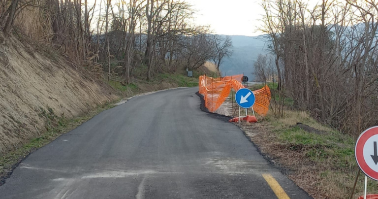 Post-alluvione nella collina cesenate, lavori sulla frana e  messa in sicurezza di via Montebellino