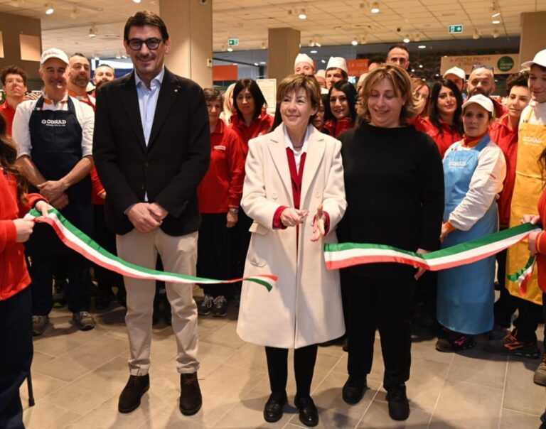 La Sindaca di Riccione ha inaugurato il Conad Boschetto