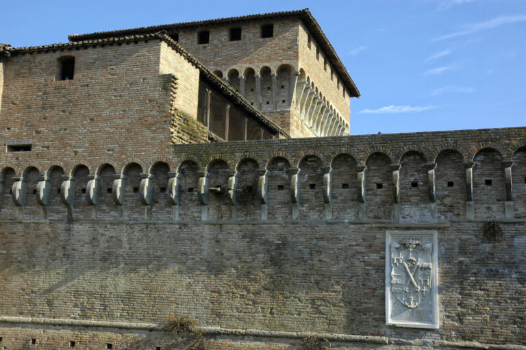  Forlì, 5 appuntamenti imperdibili per riscoprire la Rocca di Ravaldino con un tuffo nel passato