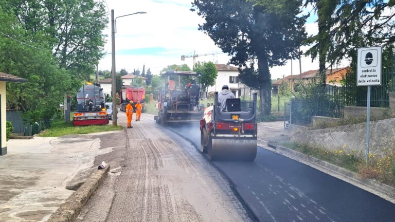 Meldola, in corso asfaltatura della Via Sbaraglio