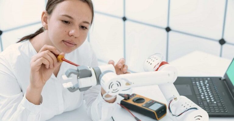 Aperte le iscrizioni ai Summer Camp Ragazze Digitali 2024