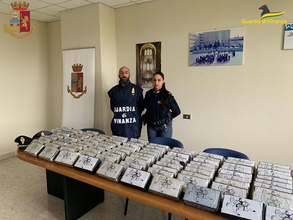 Ravenna, Polizia e Guardia di finanza sequestrano 150kg di cocaina occultata in nave cargo