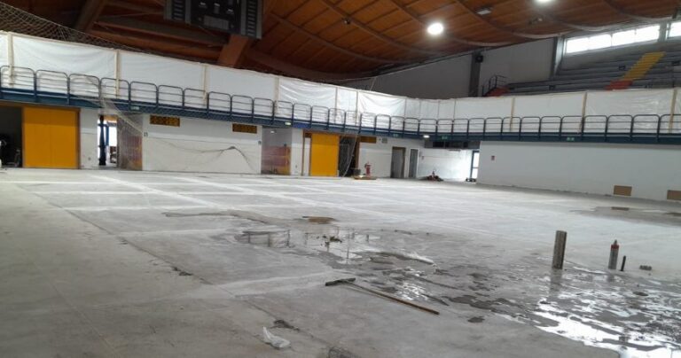 Post-alluvione, in corso posa della pavimentazione e ripristino degli impianti di illuminazione 