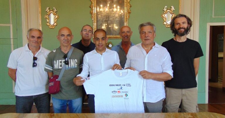 Veterani e vecchie glorie della pallavolo cesenate in torneo all’Ivva di Milano