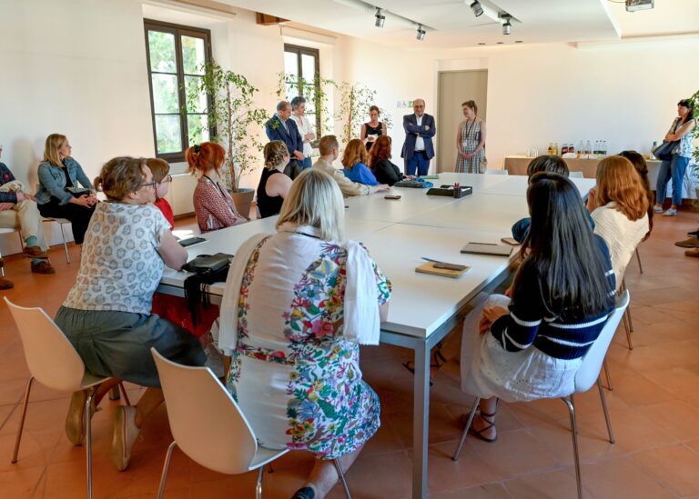 Specializzandi dalle Università di Yalee di York in visitaalla mostra forlivese sui Preraffaelliti