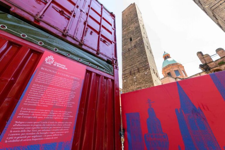 Bologna, Torre Garisenda, nuovo volto per il cantiere