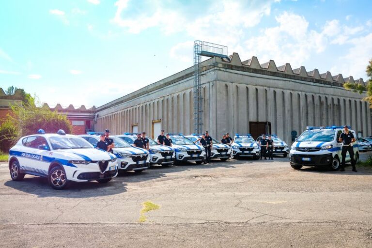 Polizia locale di Bologna, otto nuovi veicoli operativi per rinforzare la flotta