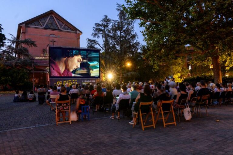 Bologna, al via a luglio “Si Gira!”, torna la magia del cinema itinerante nei quartieri