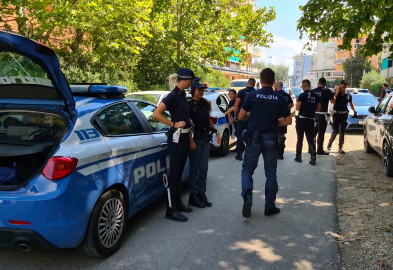 Cesenatico, operazione antidegrado della polizia a Cesenatico