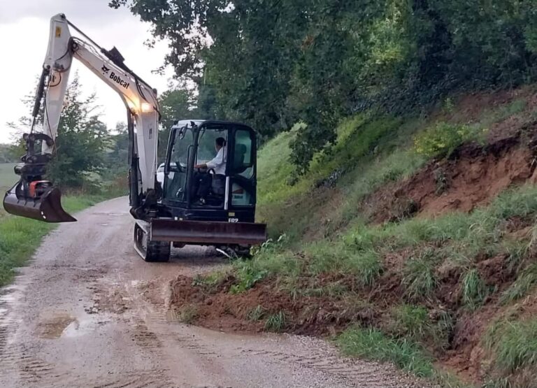 Maltempo, a Bertinoro l’acqua è fuoriuscita dai fossi a via Crocetta e via Prugnona