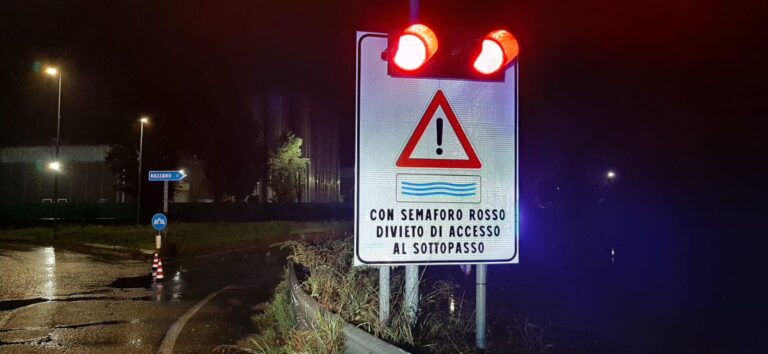 Maltempo, nel modenese chiuso il ponte vecchio di Navicello sulla SP 255