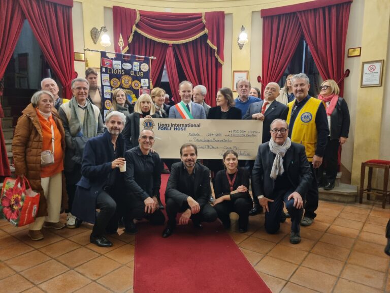 Meldola. Con lo spettacolo The Beatles’ History raccolti 3.400 euro consegnati a due associazioni benefiche