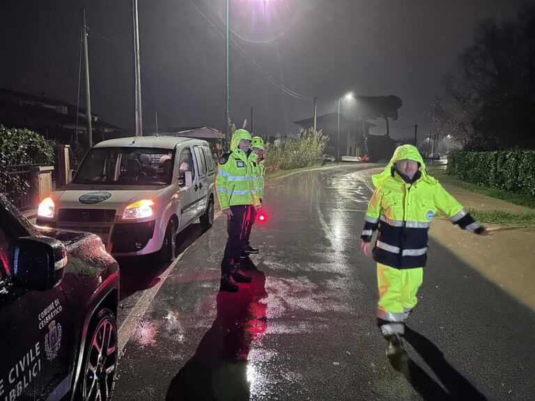 Maltempo, a Cesenatico in via Canale Bonificazione allagati campi e strade