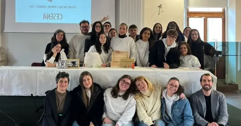 Gli studenti dell’Istituto Versari Macrelli alle prese con il rifugio antiaereo della Rocca Malatestiana