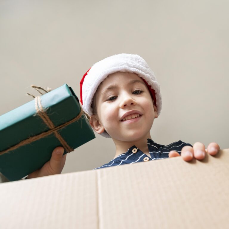 Dussmann “Regala un dono sotto l’albero”: solidarietà e Natale alla Scuola Primaria Athos Maestri di Sala Baganza