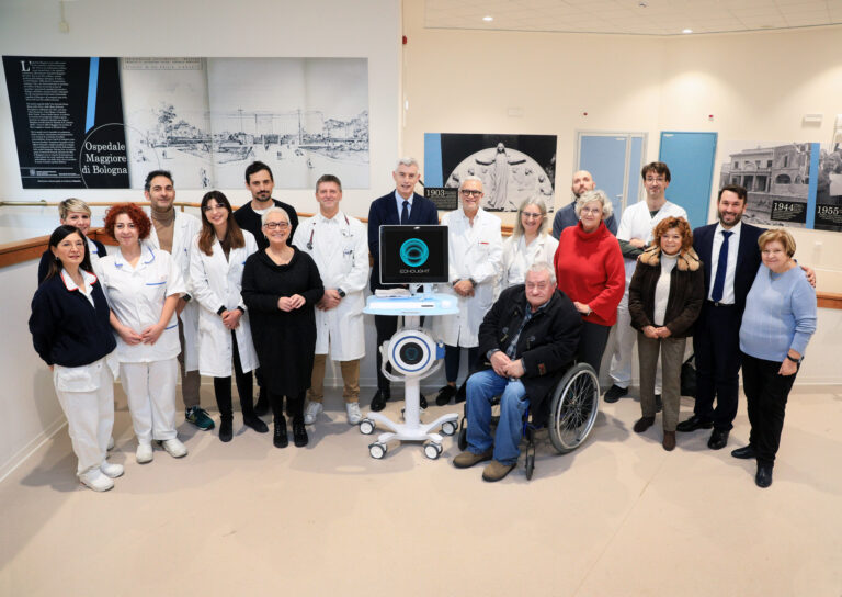 Donati due macchinari con tecnologia REMS e una sonda ecografica all’Ospedale Maggiore e al Policlinico Sant’Orsola di Bologna