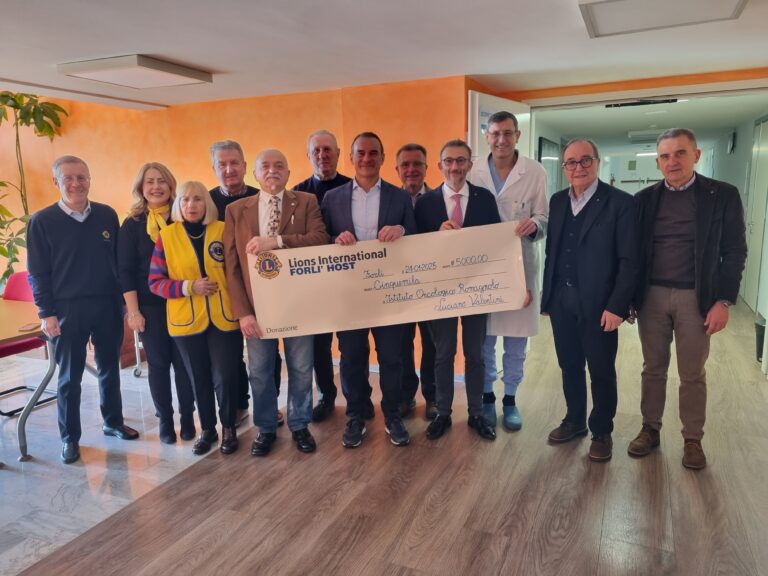 Donazione del Lions Club Forlì Host e del Leo Club allo IOR 
