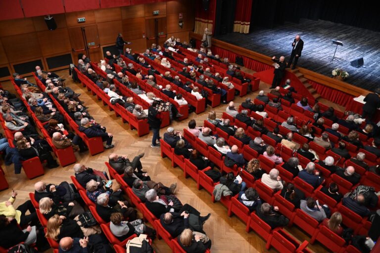 Forlì, 120 coppie a teatro per le nozze d’oro