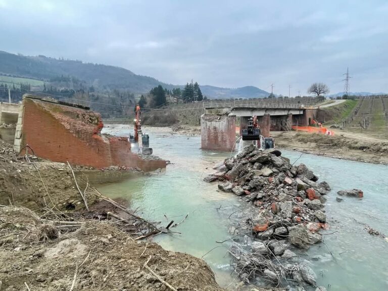 Modigliana, al via i lavori di demolizione della spalla sinistra del ponte di Ca’Stronchino