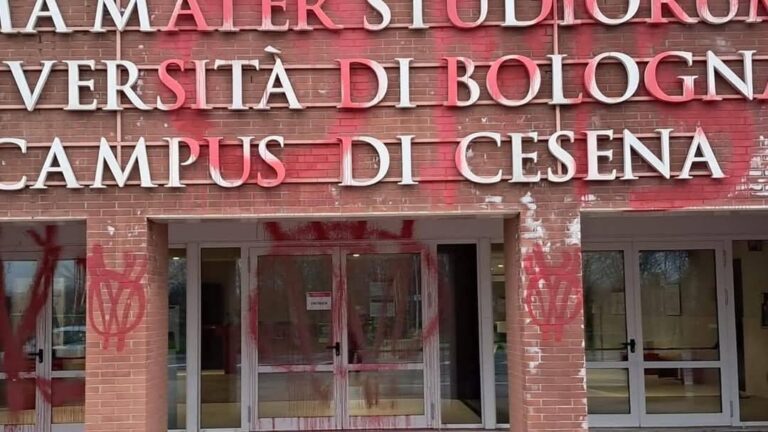 Atto vandalico questa notte ai danni del Campus di Cesena dell’UniBo. Il commento del rettore