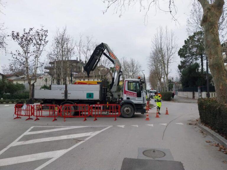 Post alluvione, a Cesenatico lavori in via Cavour nella zona di Ponente