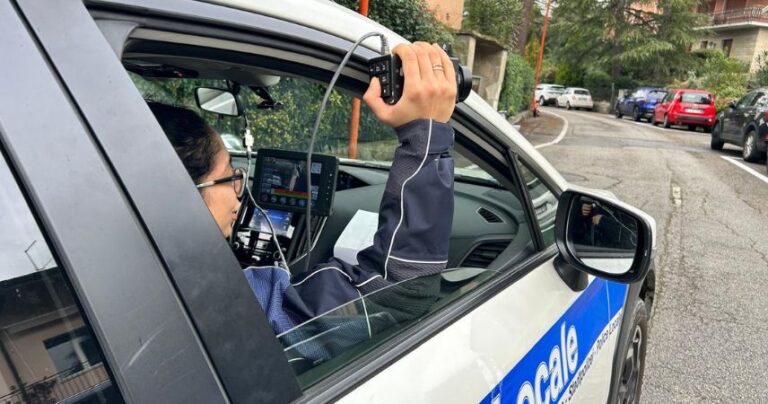 Soste irregolari e sicurezza stradale, sulle auto della Polizia Locale di Cesena arriva lo ‘Scout speed’